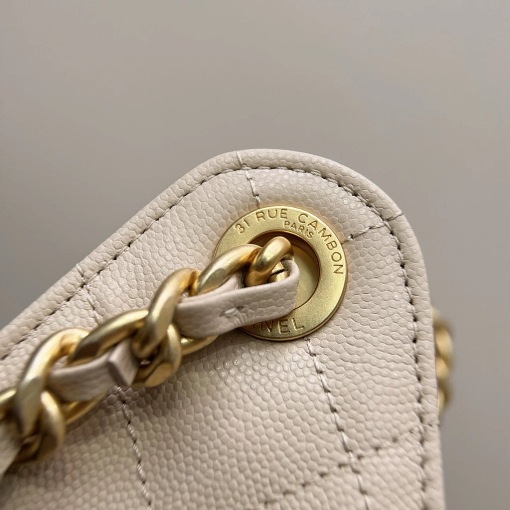 Chanel 25C Orta Boy Hobo Seyahat Çantası - Glimmer of Luxury