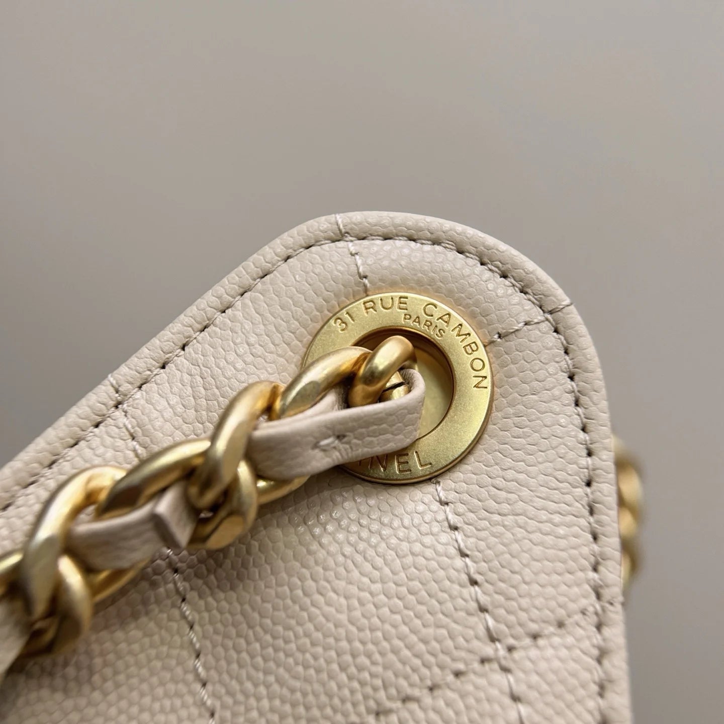 Chanel 25C Orta Boy Hobo Seyahat Çantası - Glimmer of Luxury