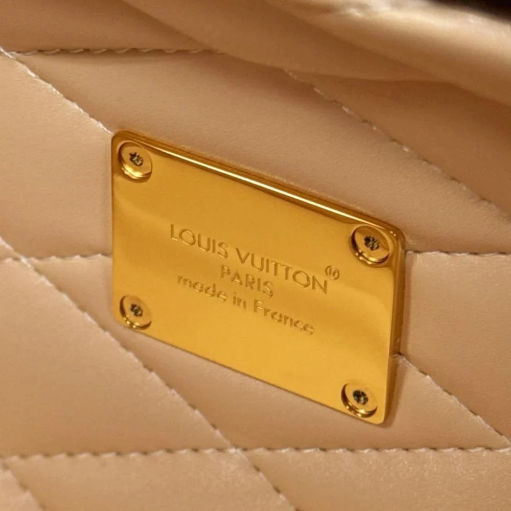 LV Speedy Sandık - Glimmer of Luxury