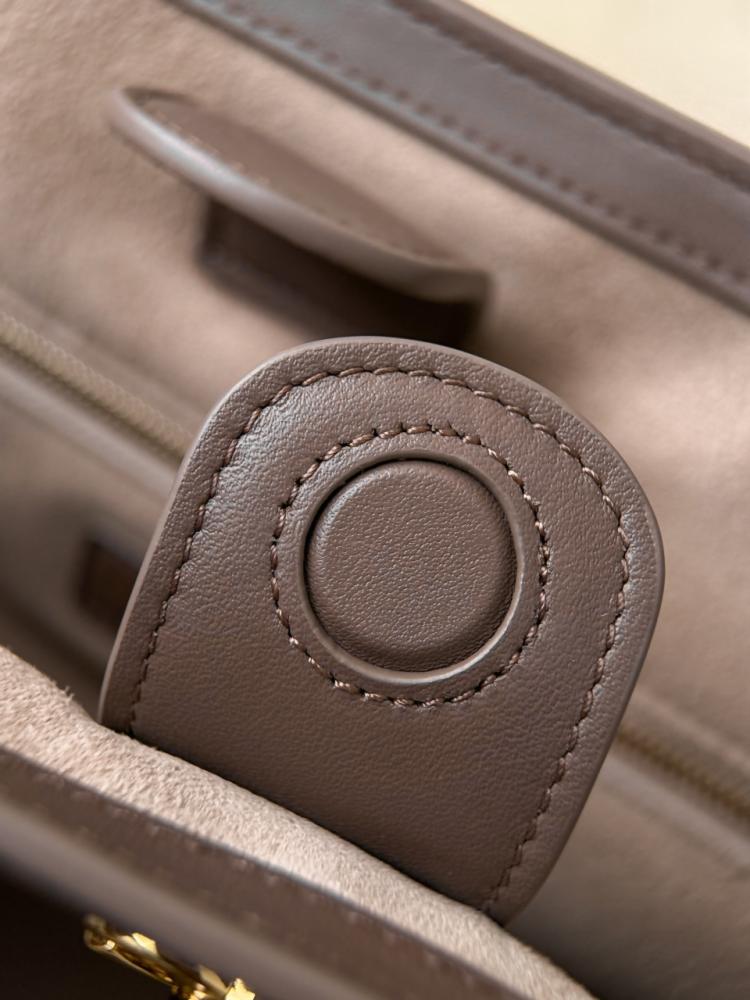 Chanel Archetype Küçük Alışveriş Çantası