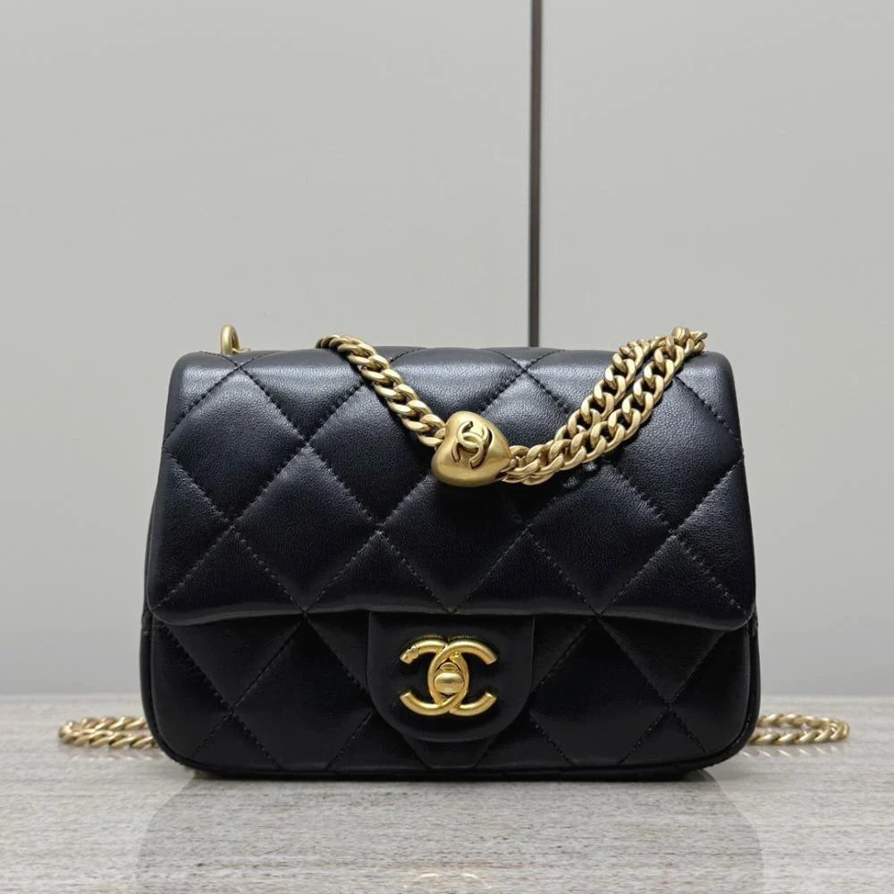 Chanel Mini Sweetheart Crush Kare Kapaklı Çanta Siyah Kuzu Derisi Antik Altın Donanım - Glimmer of Luxury