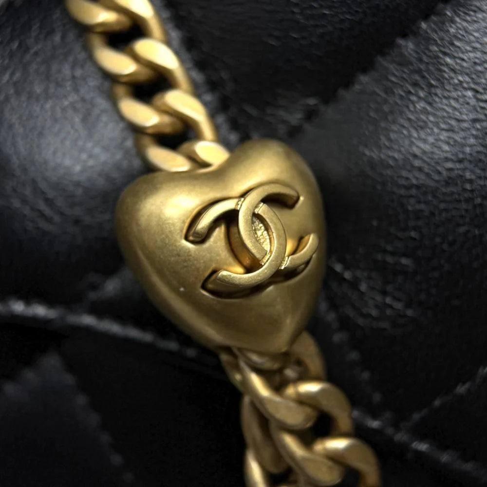 Chanel Mini Sweetheart Crush Kare Kapaklı Çanta Siyah Kuzu Derisi Antik Altın Donanım - Glimmer of Luxury
