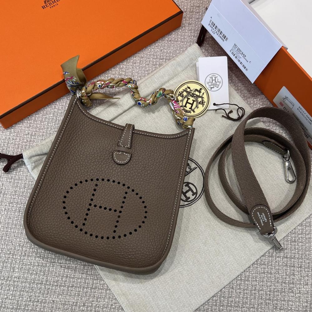 Hermès Evelyne 16cm Togo Leather Shoulder Bag