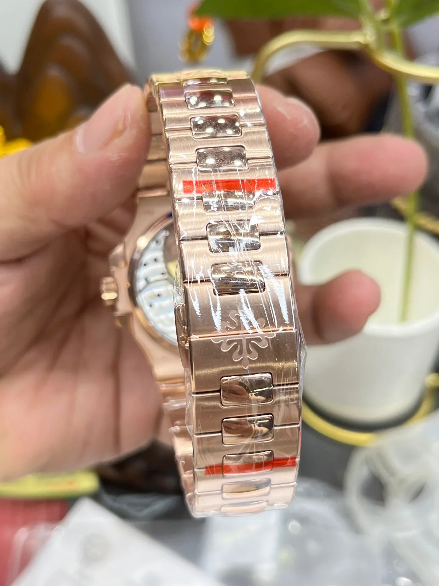 Patek Philippe Nautilus 5712/1R-001 Kahverengi Kadran - Glimmer of Luxury