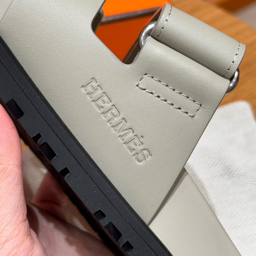 Hermès Chypre Sandals - Clay Beige