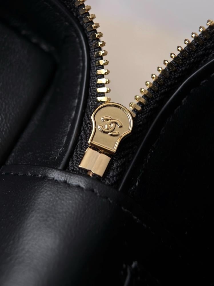 Chanel Kertenkele Derisi Zincirli Vanity