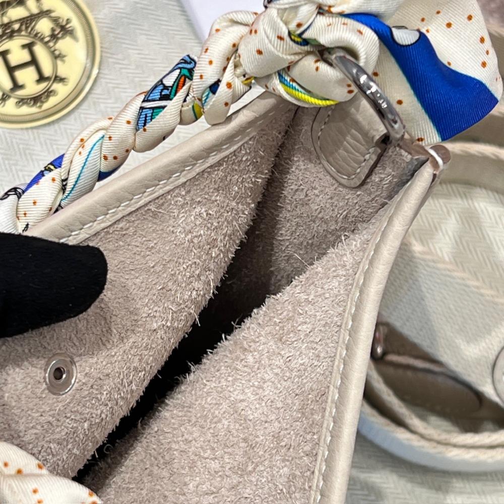 Hermès Evelyne 16cm Togo Leather Shoulder Bag