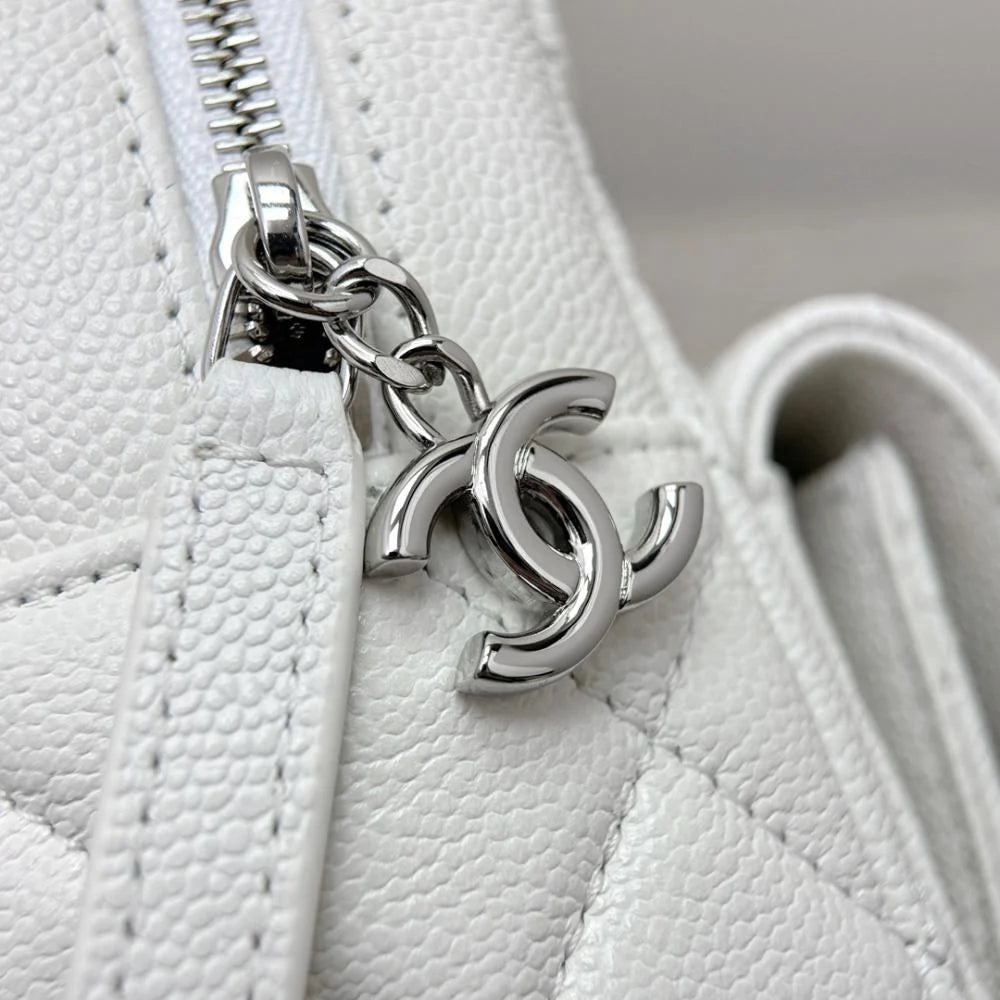 Chanel Kapitone Küçük CC Günlük Sırt Çantası Beyaz Havyar Gümüş Donanım