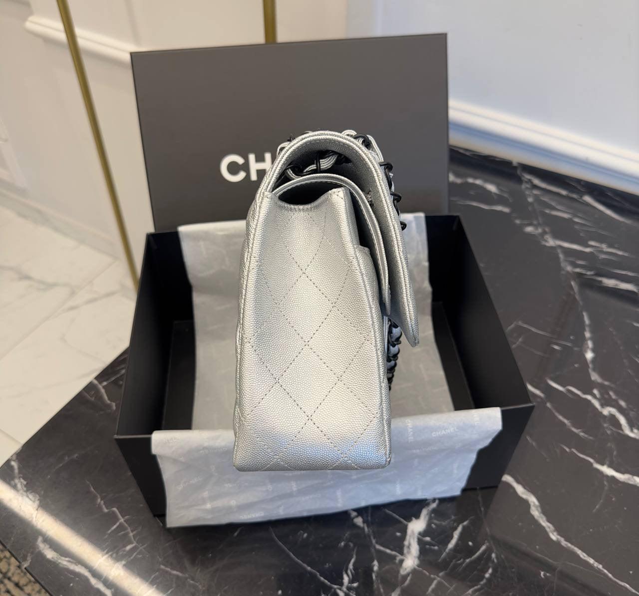 Chanel Metalik Büyük Boy Klasik Kapaklı Çanta - Glimmer of Luxury