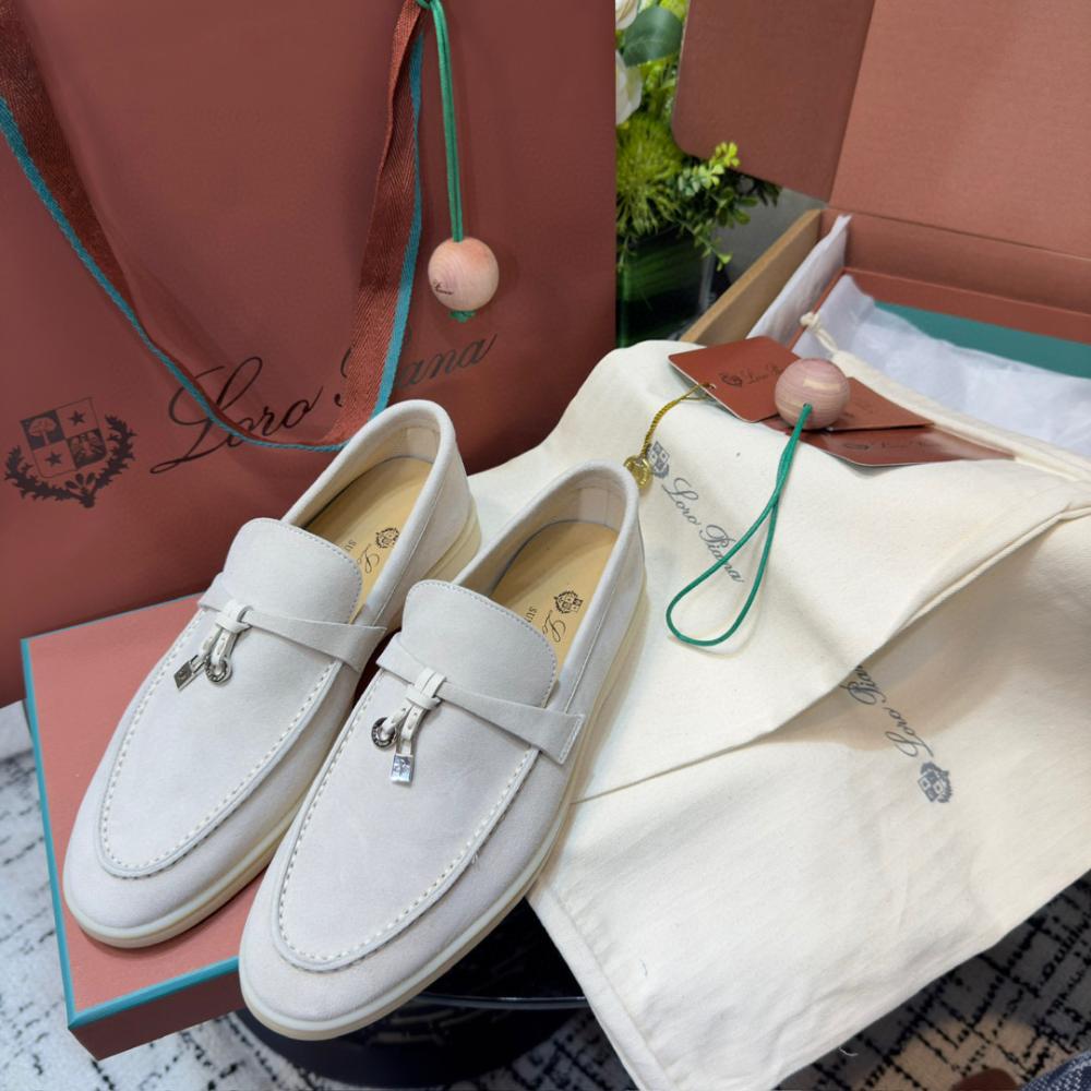 Loro Piana Yaz Büyüsü Yürüyüş Ayakkabısı - Açık Gri - Glimmer of Luxury