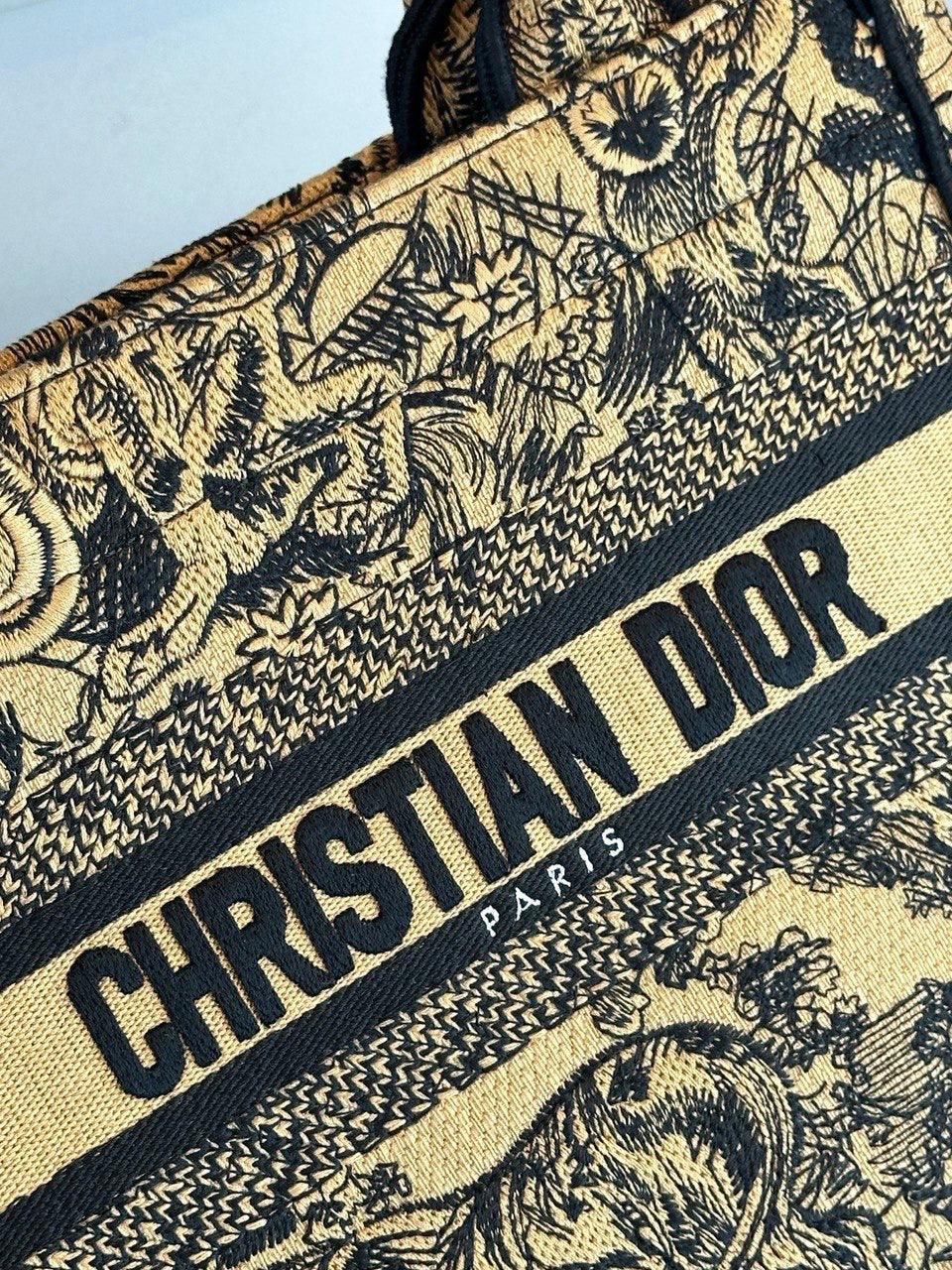 Christian Dior Bej ve Siyah Book Tote Orta - Glimmer of Luxury