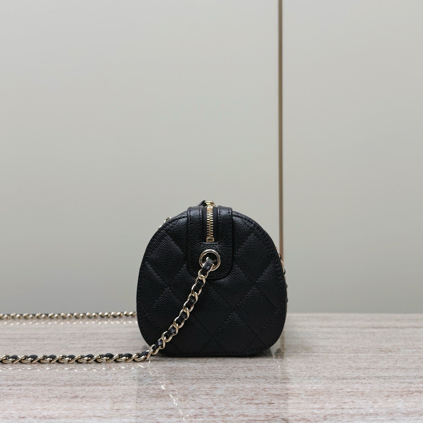 Chanel Mini Timeless Classic Varil Çanta Parlak Havyar Açık Altın Donanım - Glimmer of Luxury