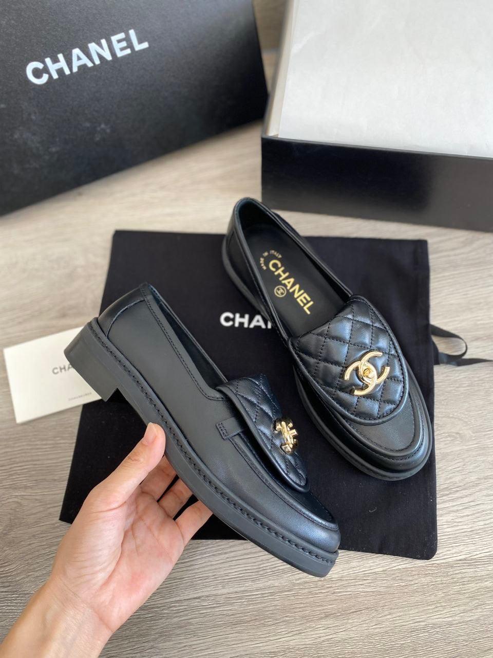 Chanel CC Dönüş Kilitli Deri Kapitone Siyah Loafer - Glimmer of Luxury