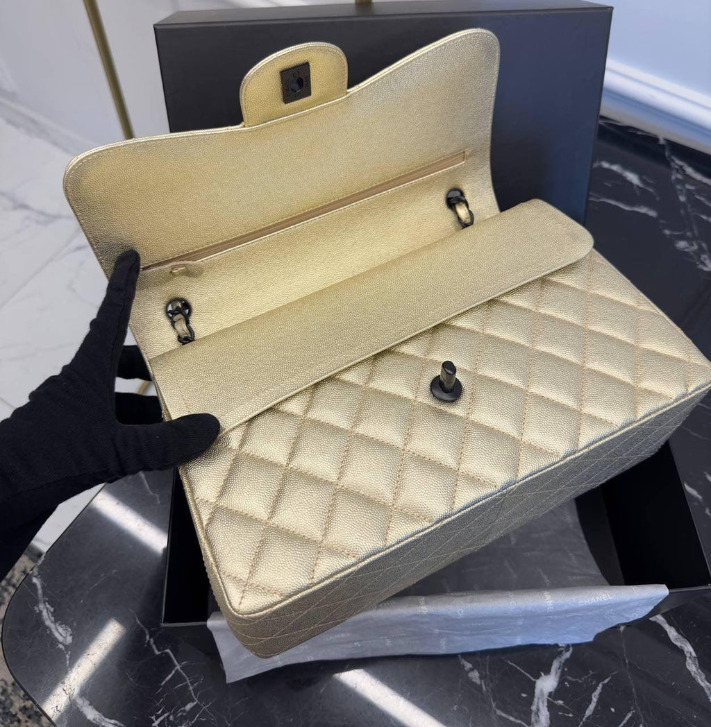 Chanel Altın Metalik Büyük Boy Klasik Çanta - Glimmer of Luxury