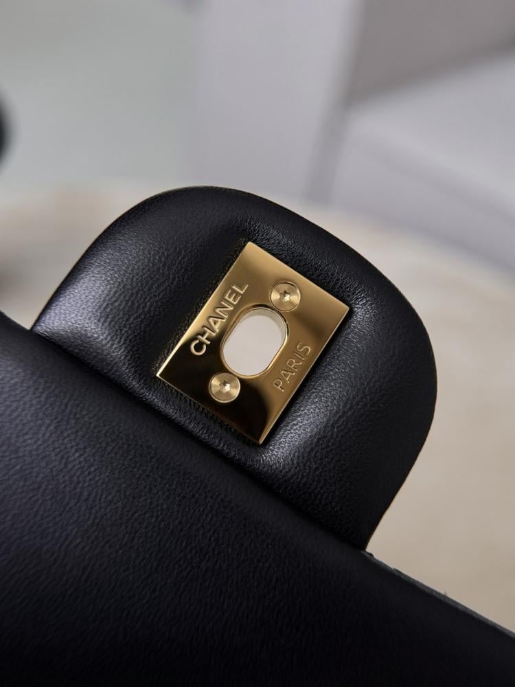 Chanel 2025/26 Soft Quilted Lambskin Maxi Single Flap Bag 