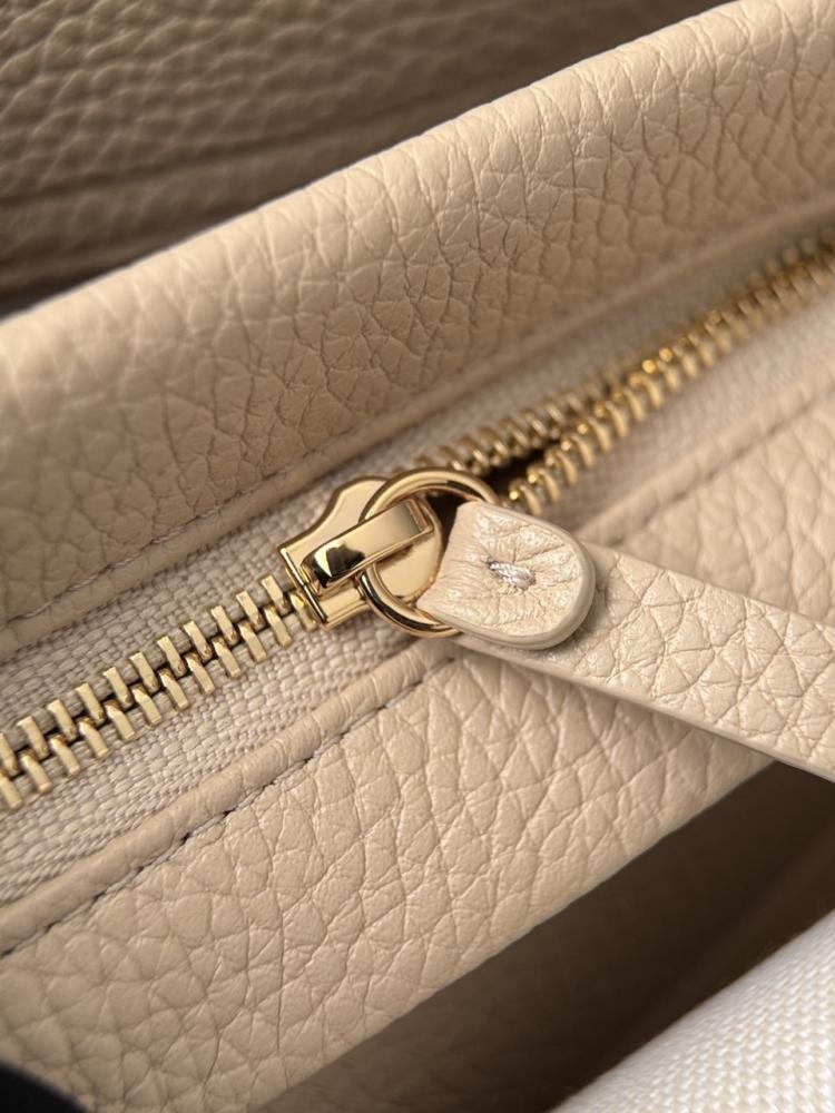 Chanel Urban Essentials Küçük Alışveriş Çantası