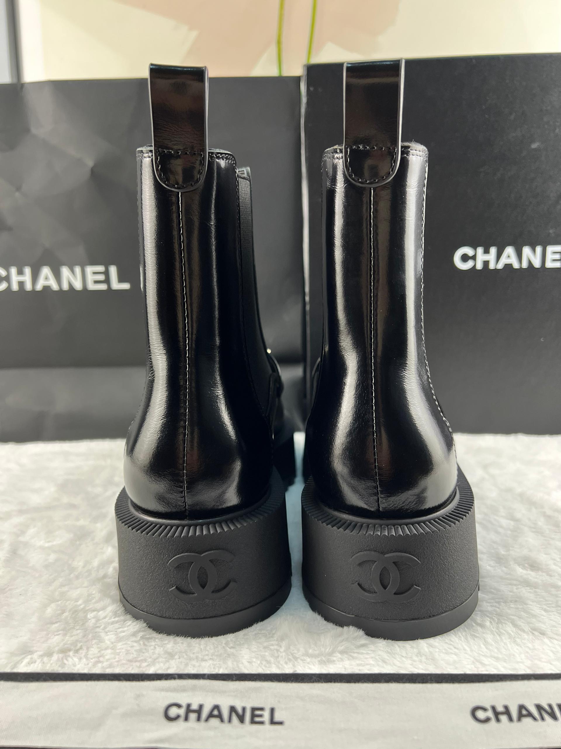Chanel S24 Kısa Botlar - Glimmer of Luxury