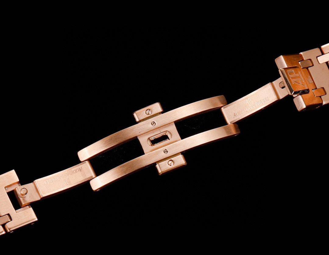 Audemars Piguet Royal Oak Saat - Glimmer of Luxury