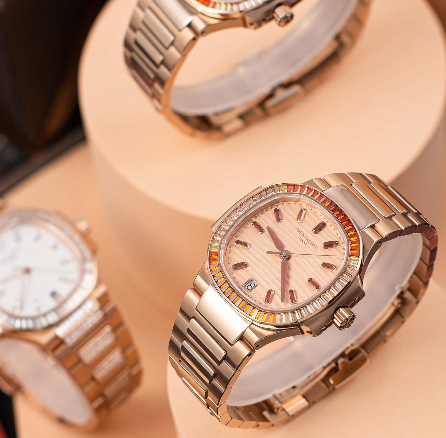 Patek Philippe Nautilus Bayan 7118/1200 - Glimmer of Luxury