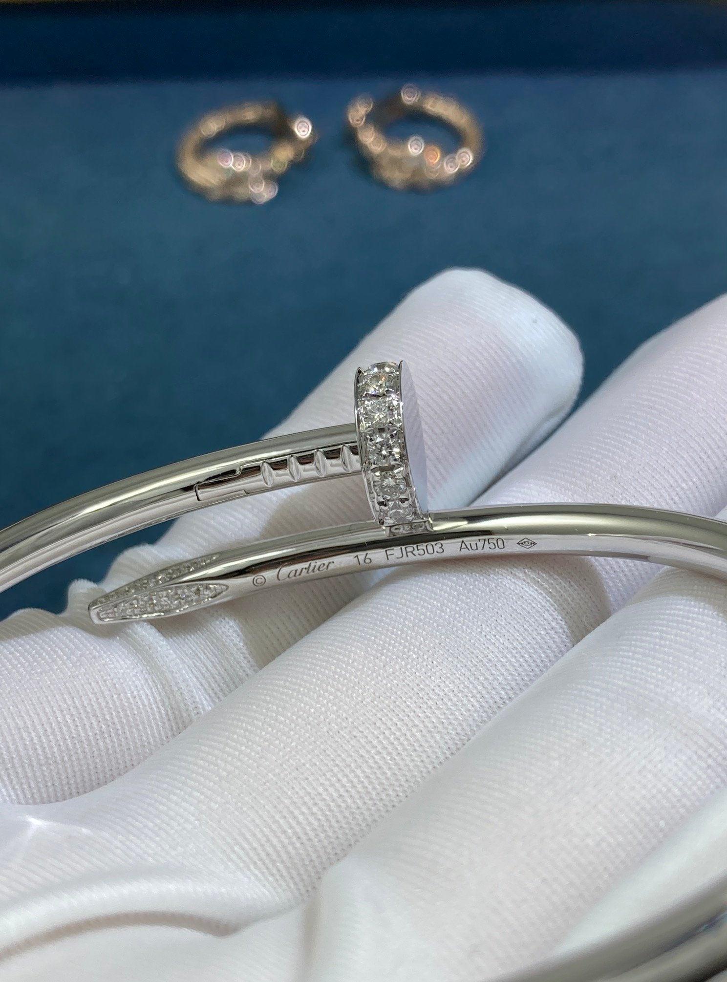 Cartier Geniş Pırlanta Baş ve Kuyruk Çivili Bilezik, Beyaz Altın - Glimmer of Luxury