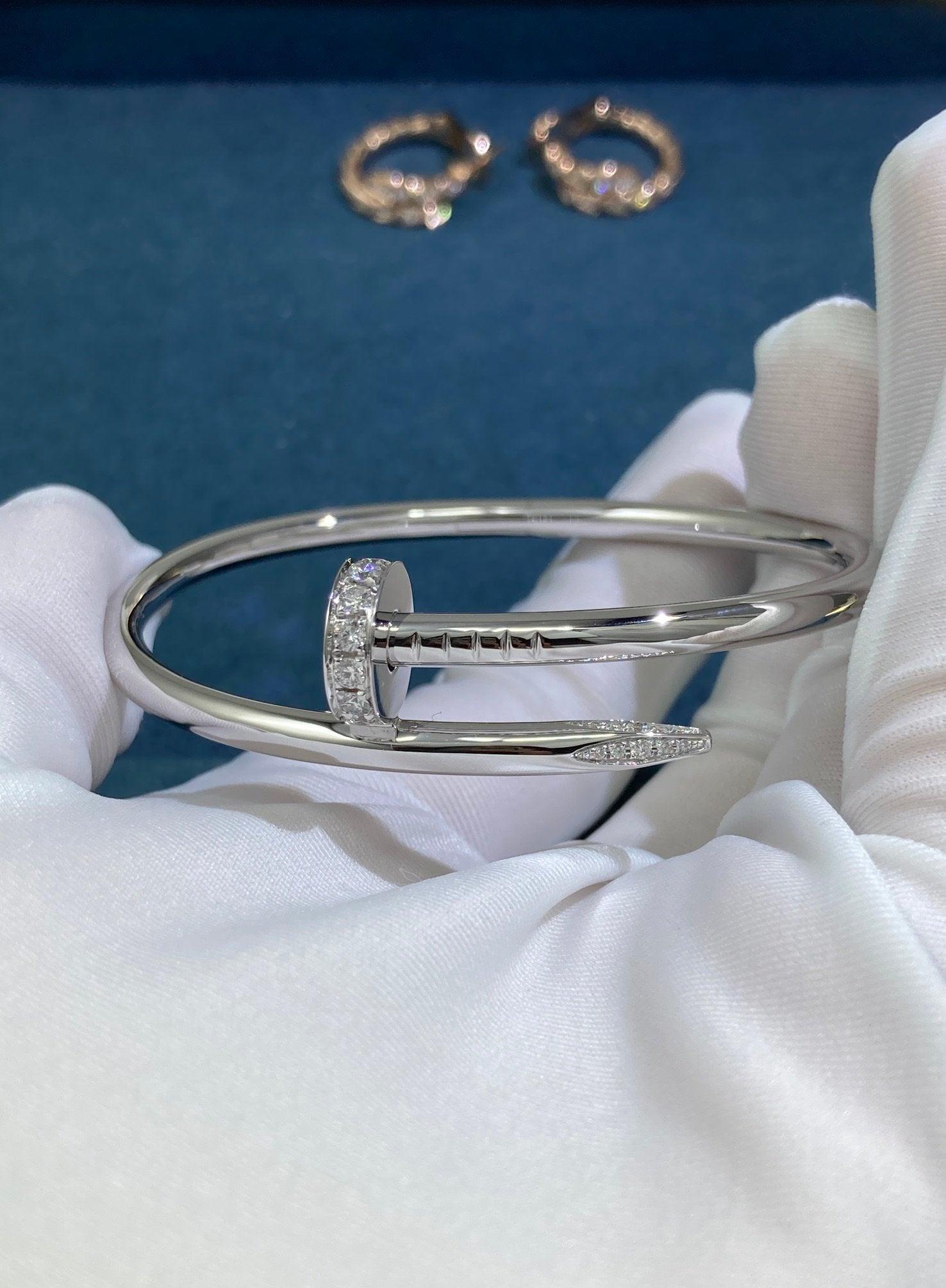 Cartier Geniş Pırlanta Baş ve Kuyruk Çivili Bilezik, Beyaz Altın - Glimmer of Luxury