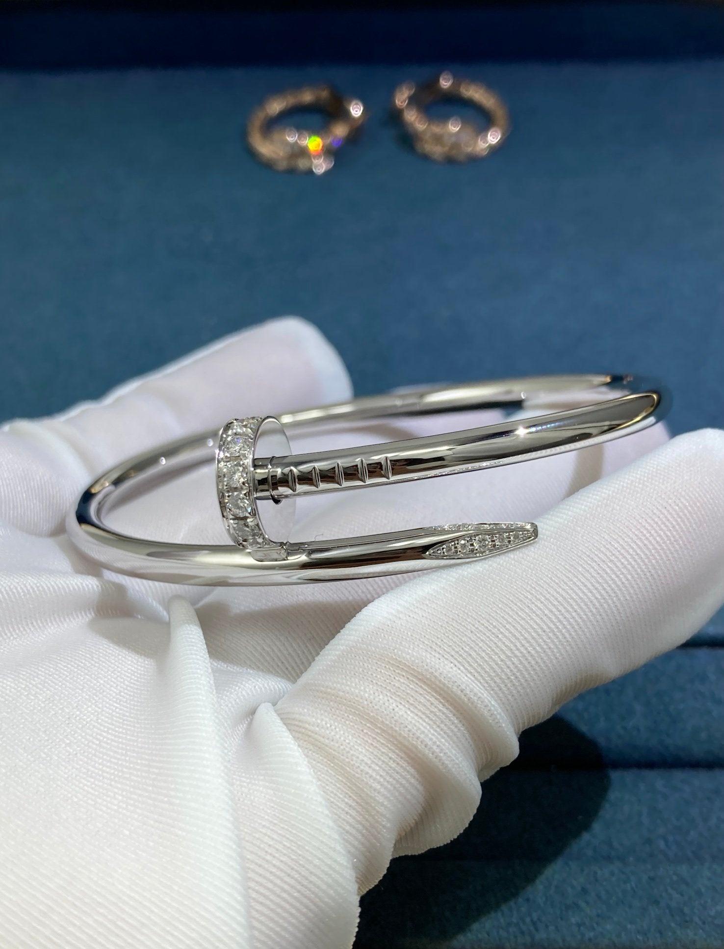 Cartier Geniş Pırlanta Baş ve Kuyruk Çivili Bilezik, Beyaz Altın - Glimmer of Luxury