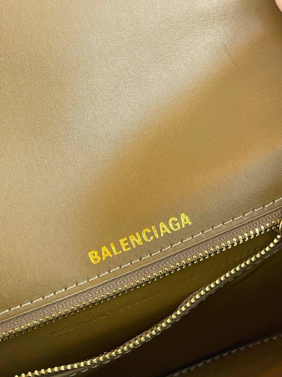 Balenciaga BB Monogram Kanvas Hourglass Kadın Çantaları - Glimmer of Luxury