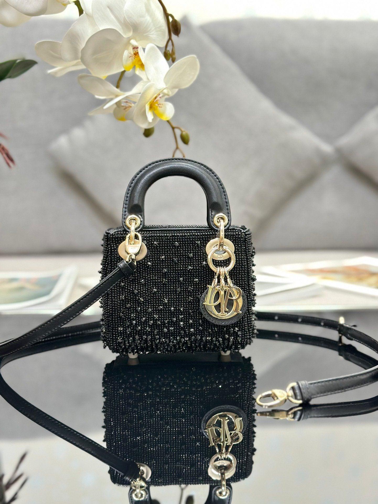 Lady Dior Mini Nakış Çanta - Glimmer of Luxury