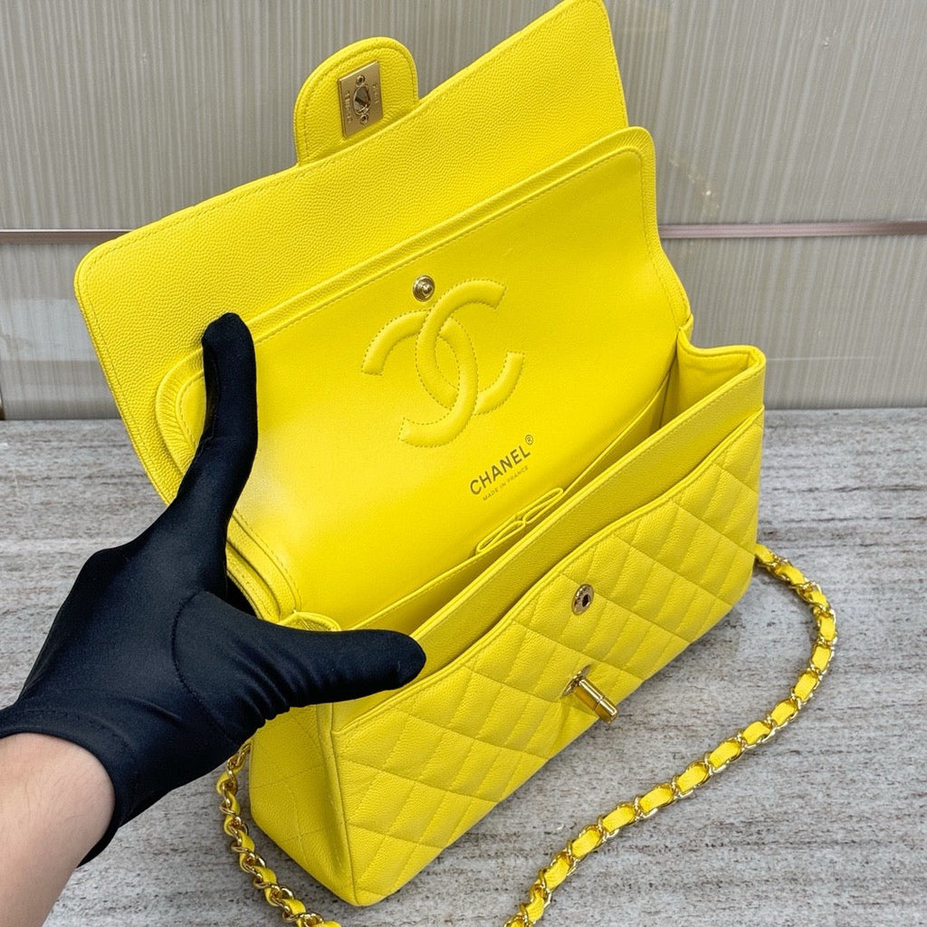 Chanel Flap Orta Boy Çanta Havyar Deri 2024 Sarı Renk - Glimmer of Luxury