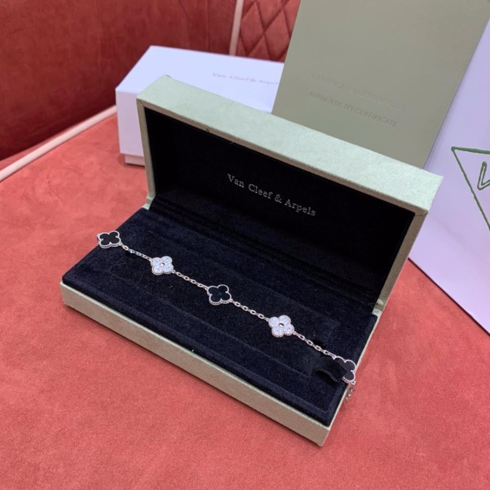 Van Cleef &amp; Arpels Alhambra 5 Motif Bracelet