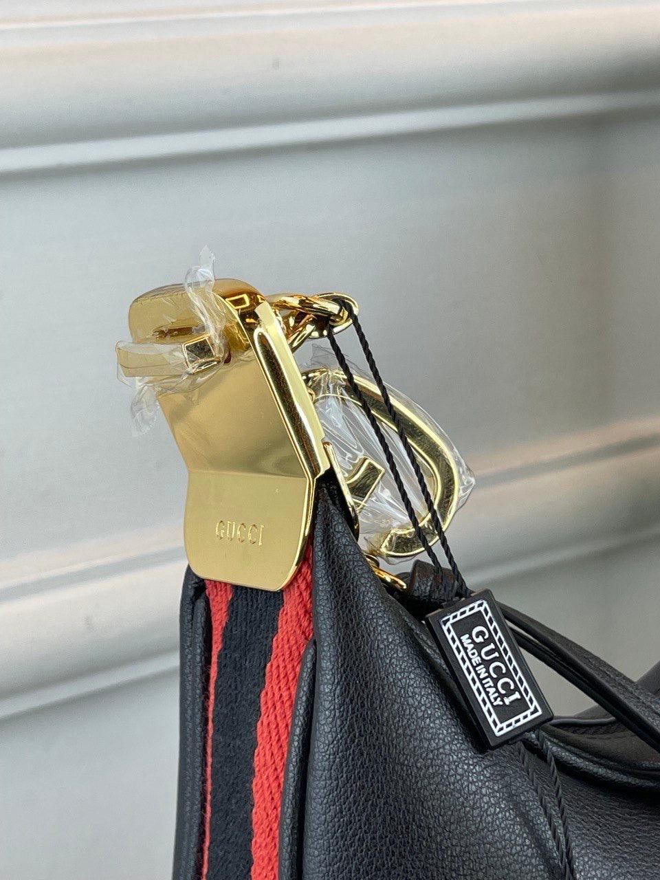 GUCCI Dokuma Askılı Deriden Yapılmış Ataşe Omuz Çantası - Glimmer of Luxury