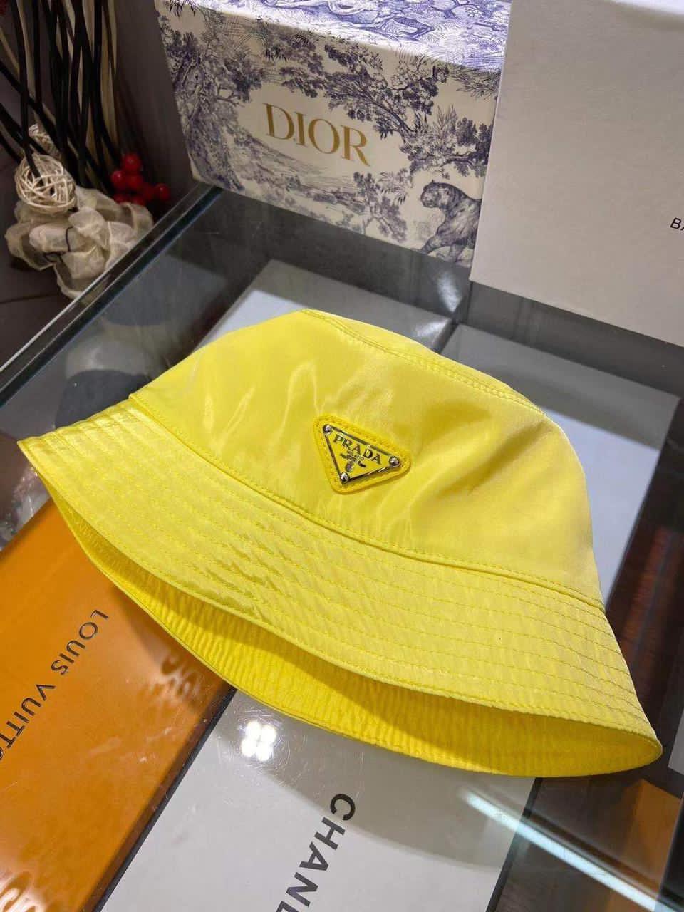 Prada Kova Şapka - Glimmer of Luxury