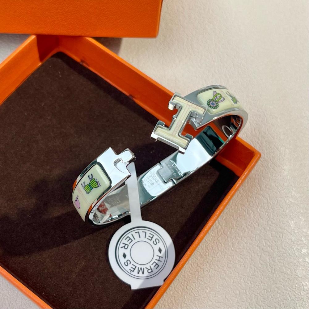 Hermès Clic H Bracelet – Ride Collection (Cream Enamel)