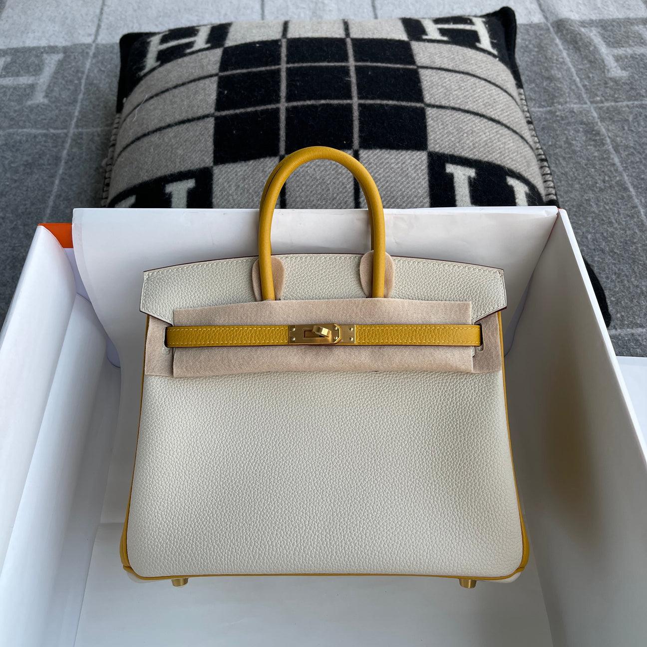 Hermès Birkin 25 Togo Deri At Nalı Kaşesi (HSS) İki Renkli Tebeşir ve Kehribar Sarı Fırçalanmış Altın Donanımlı (BGHW) - Glimmer of Luxury