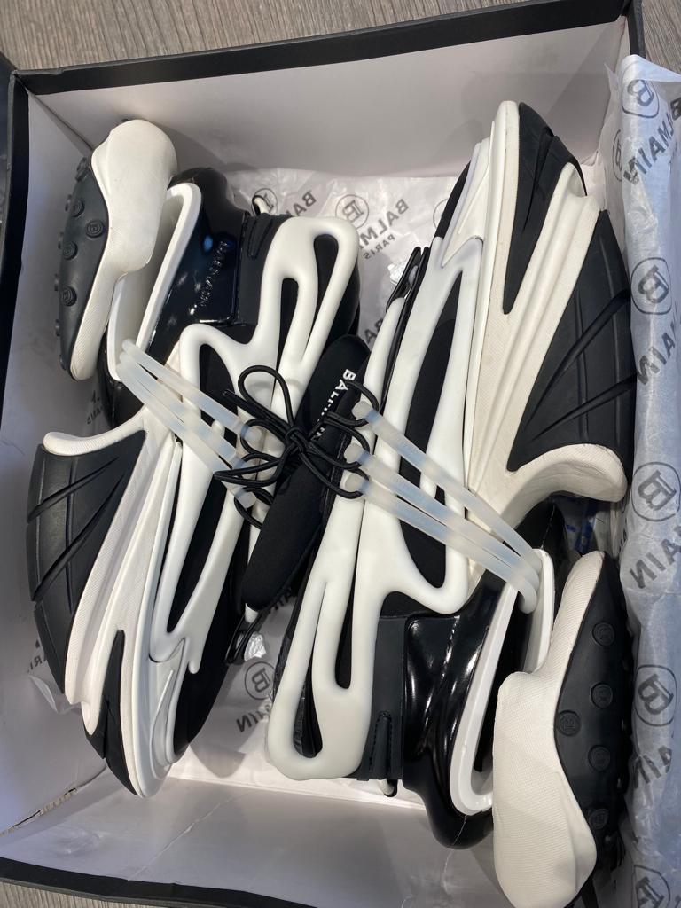 Balmain Unicorn Spor Ayakkabı - Siyah & Beyaz - Glimmer of Luxury