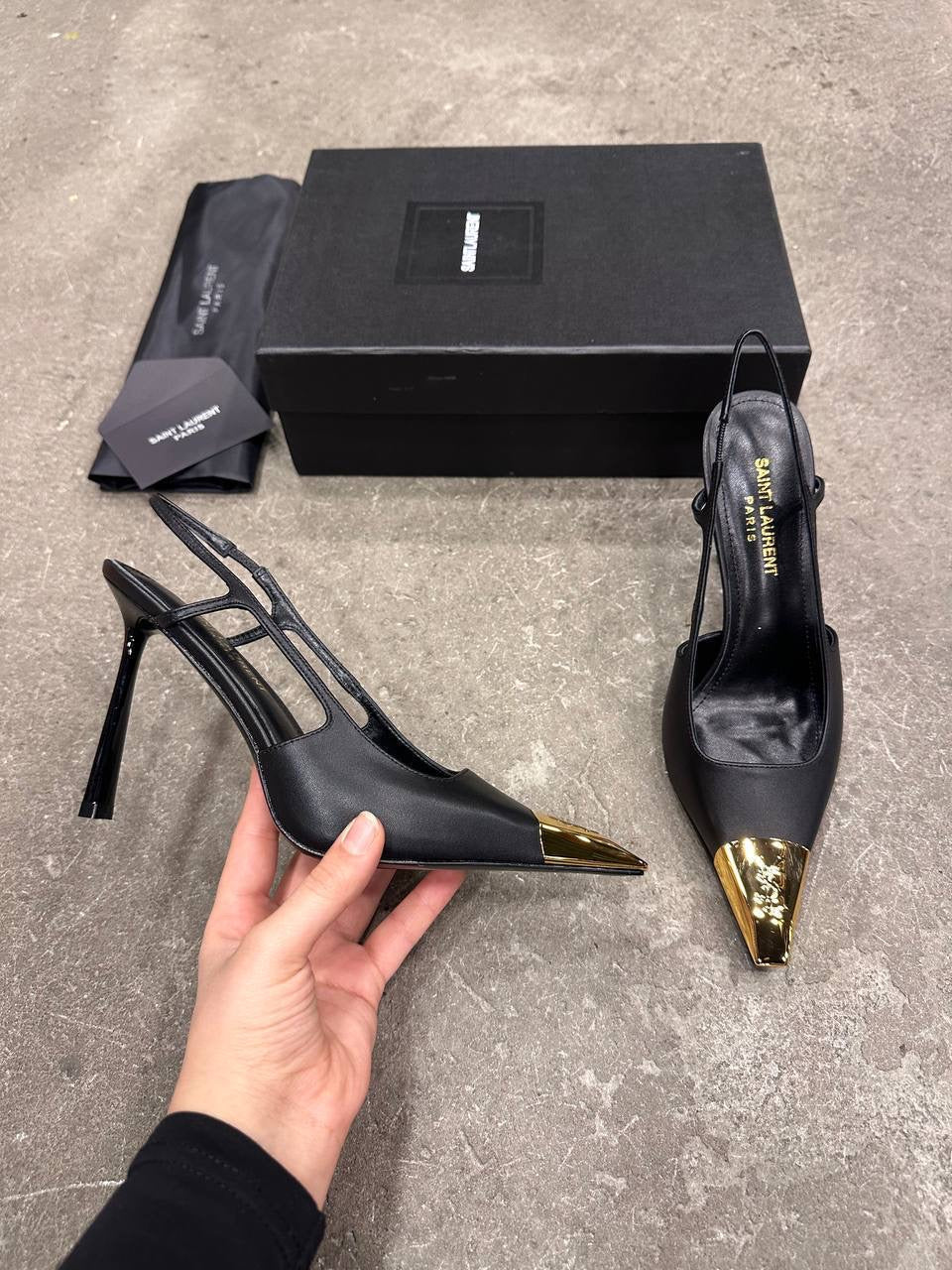 Saint Laurent Jeanne Arkadan Bağlamalı Topuklu Ayakkabı - Glimmer of Luxury