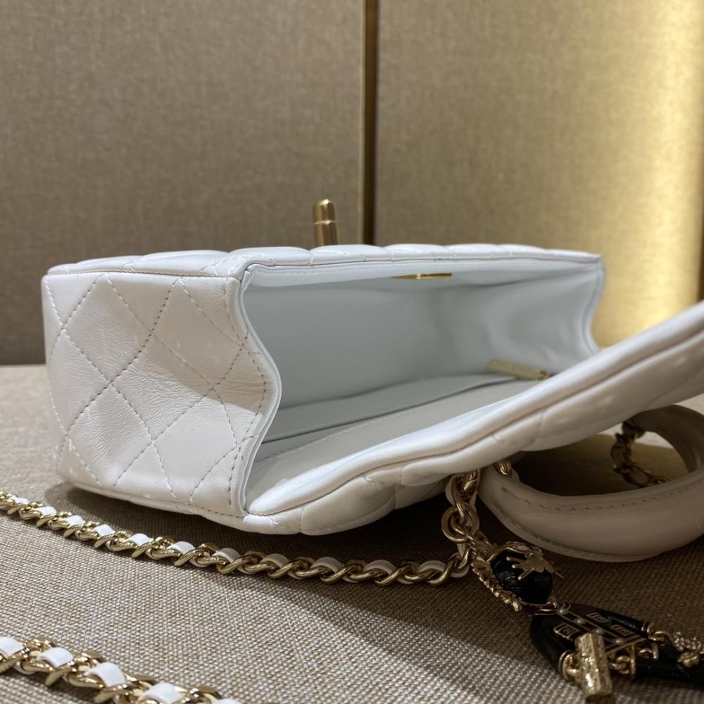 Chanel 22P Sınırlı Sayıda Mini Dikdörtgen Saplı Kuzu Derisi GHW - Glimmer of Luxury