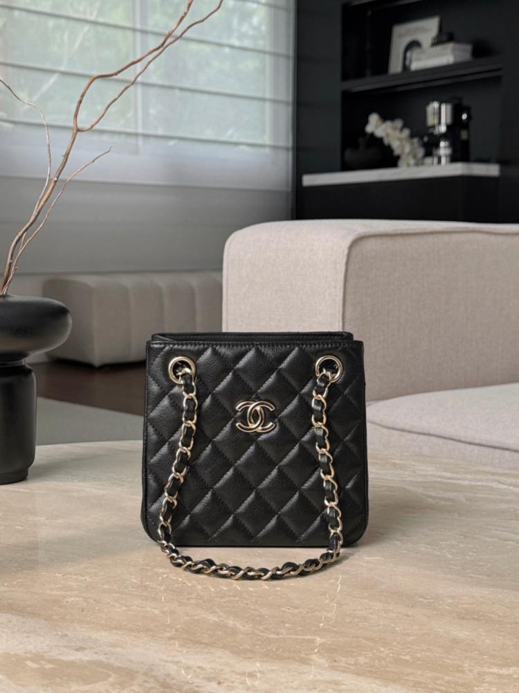 Chanel Caviar Matelasse Coco Mark Omuz Çantası
