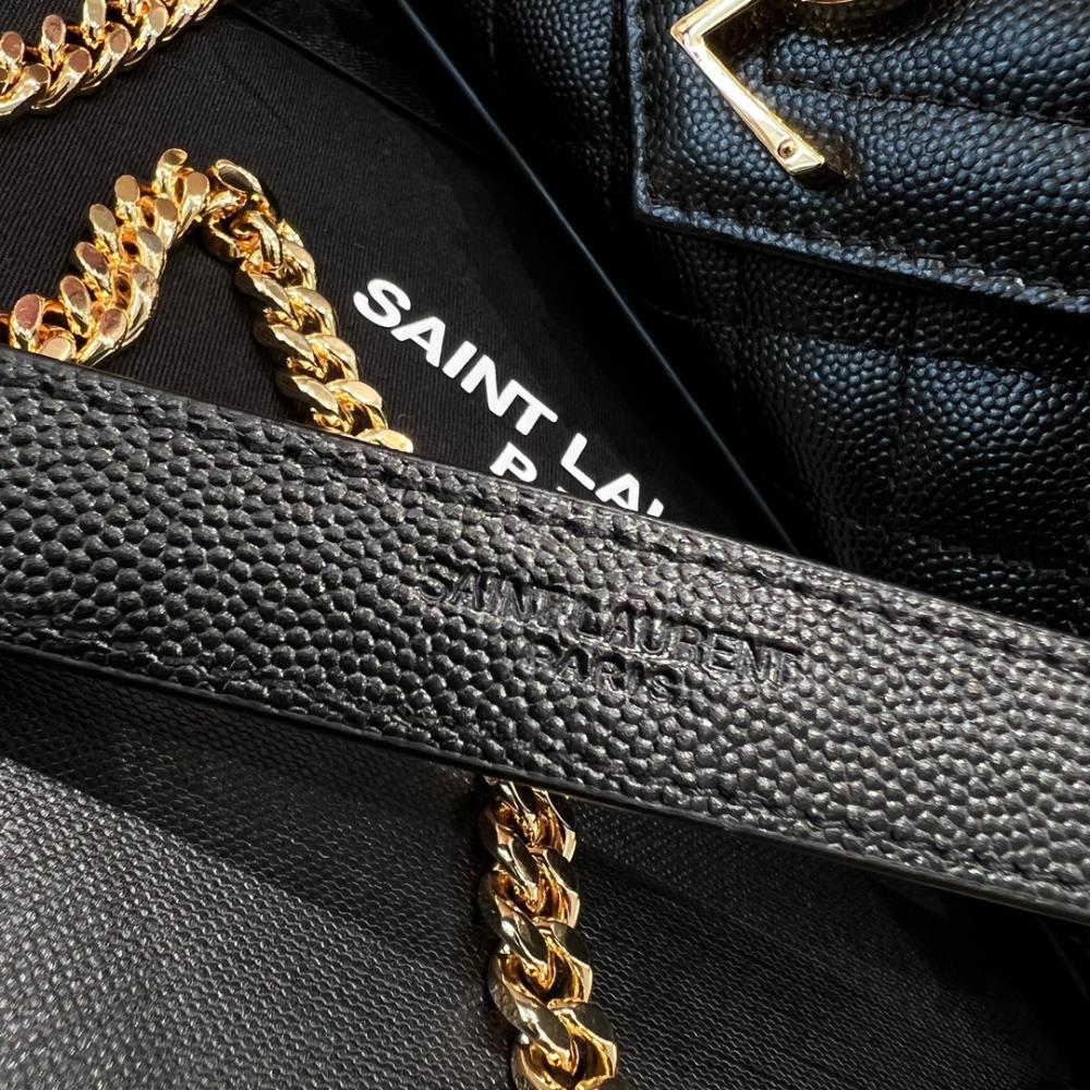 حقيبة كتف صغيرة من جلد سان لوران لوجولو