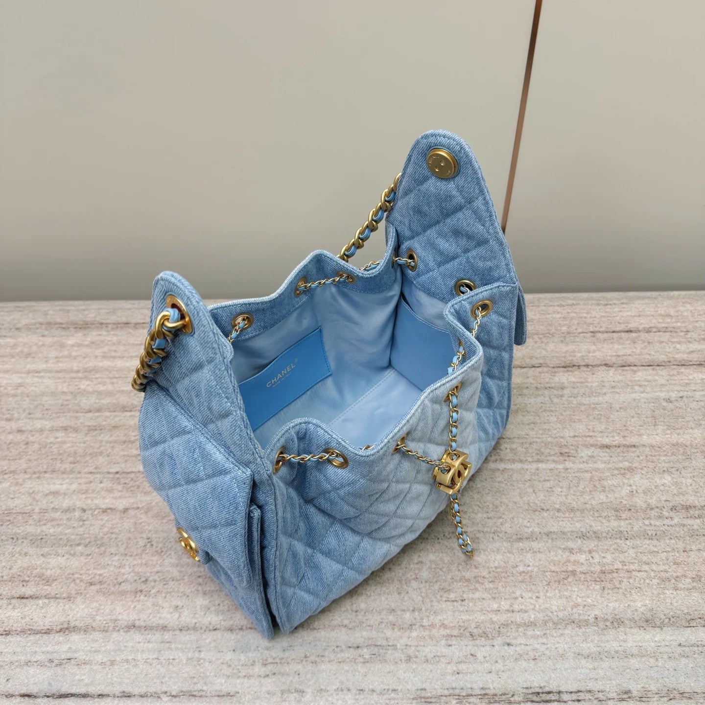 Chanel 25C Orta Boy Hobo Seyahat Çantası - Glimmer of Luxury
