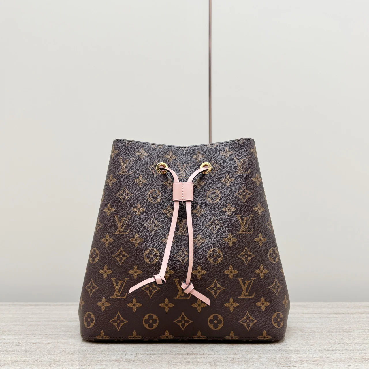 NÉONOÉ - Glimmer of Luxury