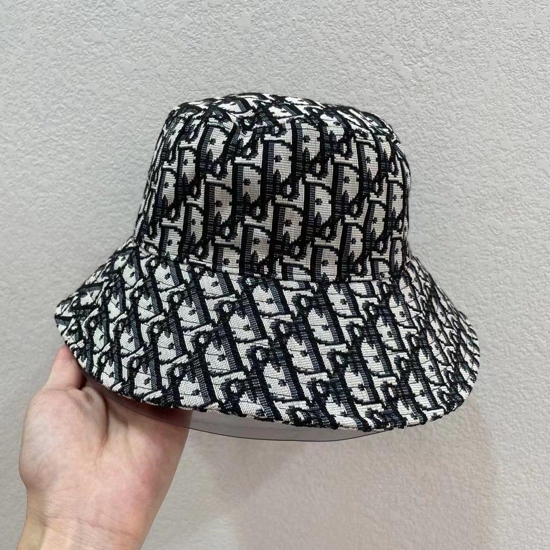Dior Oblique Kova Şapka Kadınlar İçin - Glimmer of Luxury