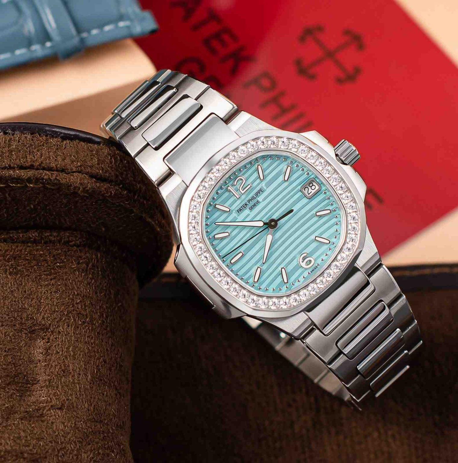 Patek Philippe Nautilus Bayan 7118/1200 - Glimmer of Luxury