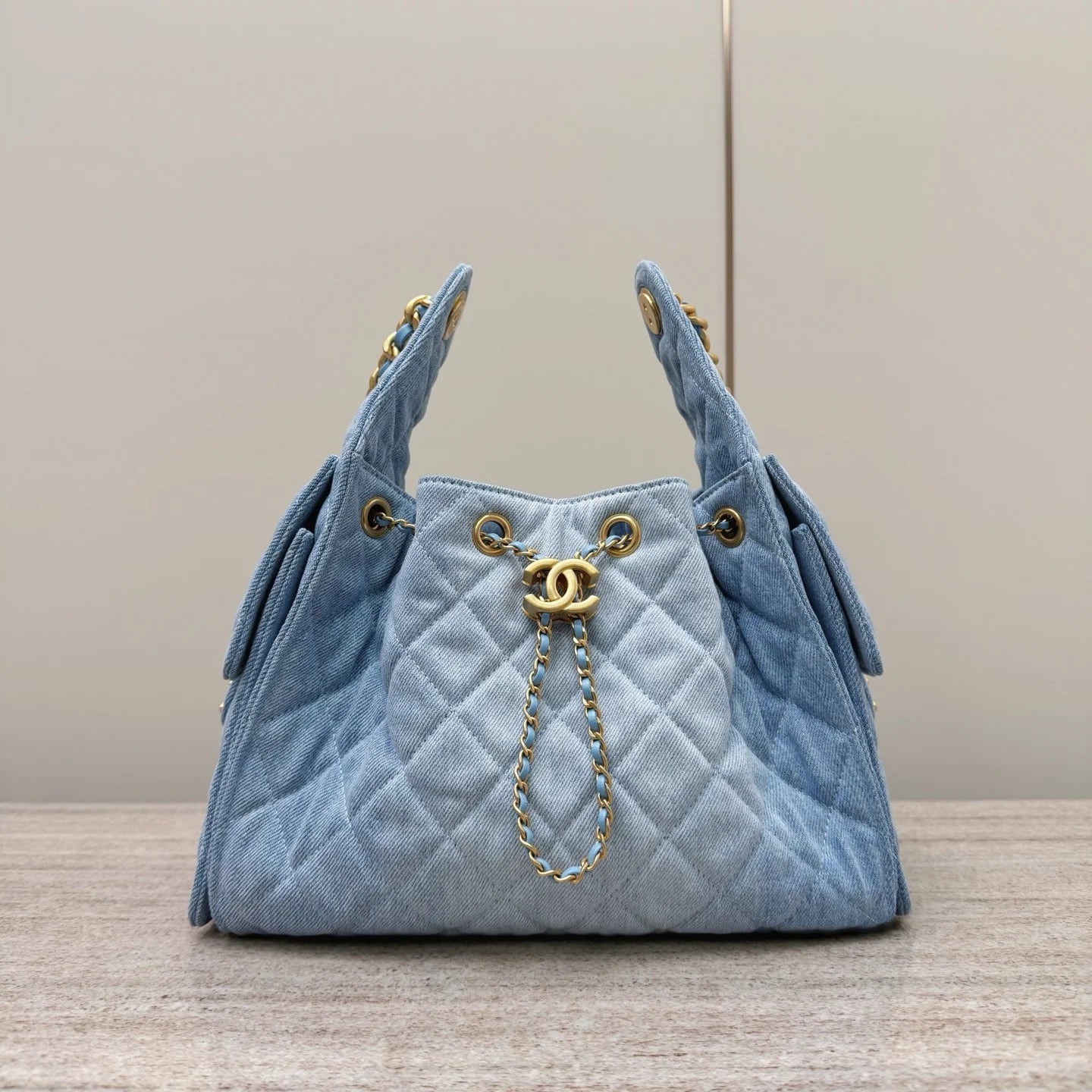 Chanel 25C Orta Boy Hobo Seyahat Çantası - Glimmer of Luxury