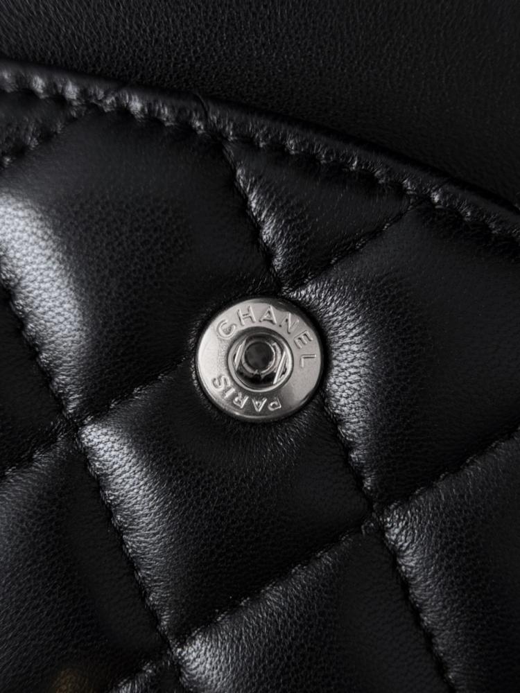 Chanel 2025/26 Yumuşak Kapitone Kuzu Derisi Maxi Tek Kapaklı Çanta