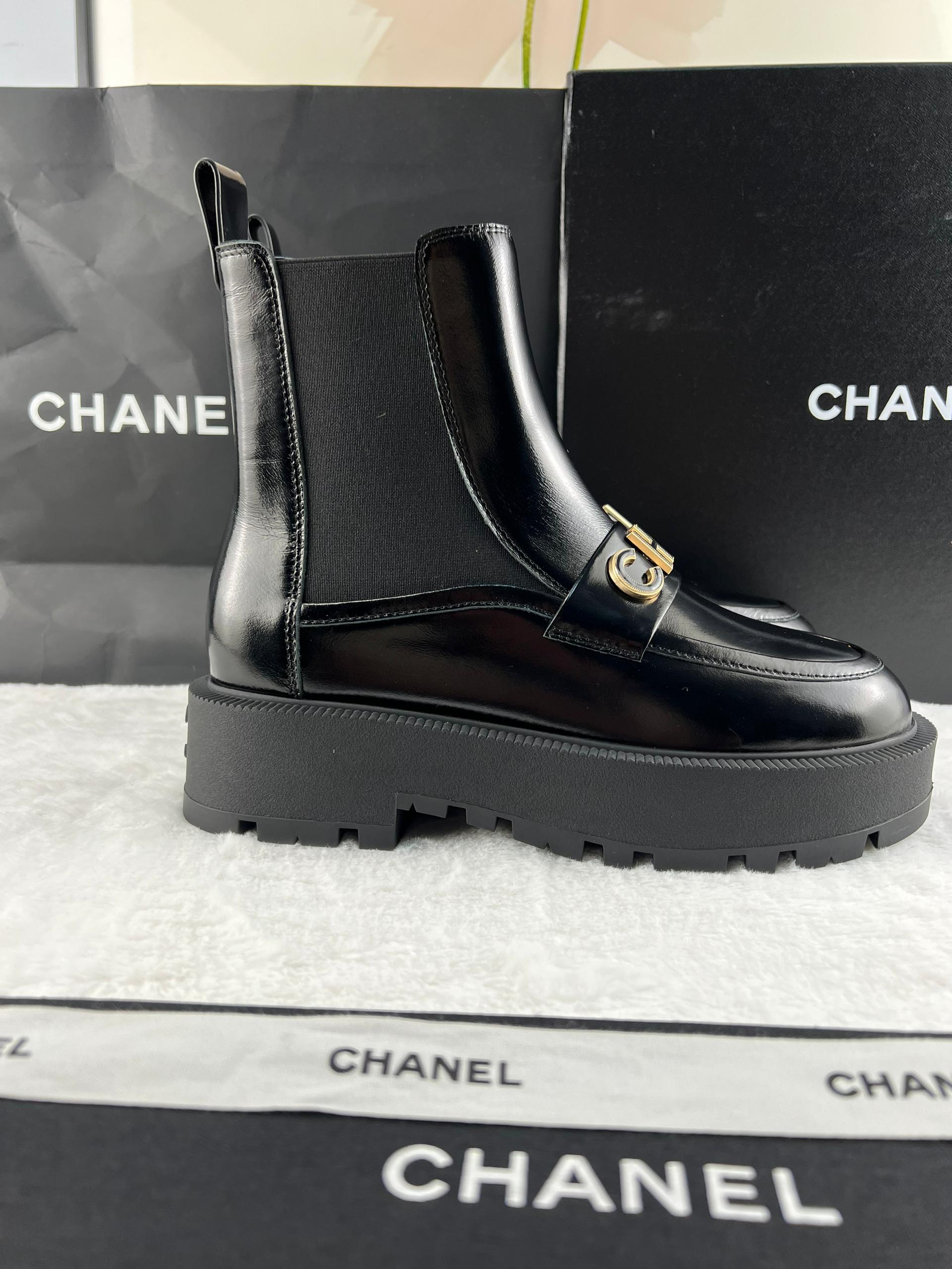 Chanel S24 Kısa Botlar - Glimmer of Luxury