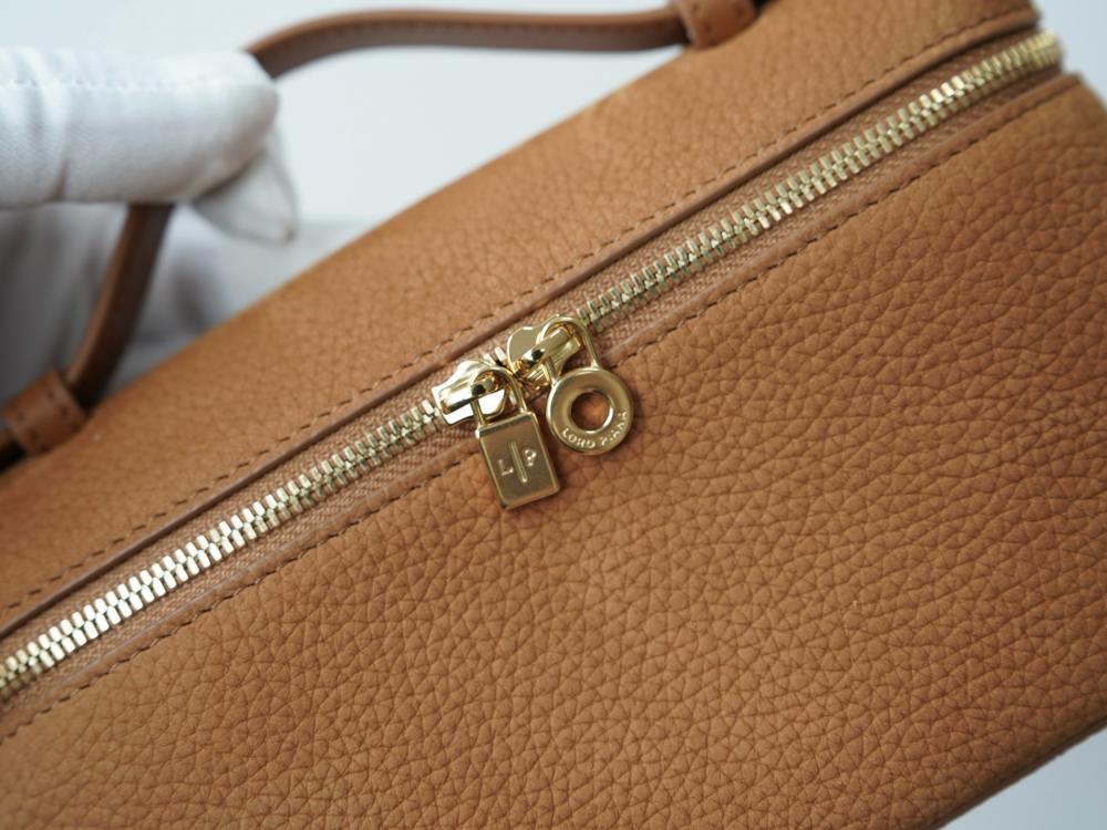 Loro Piana – Extra Pocket L19 (Camel / Light Skin Color)