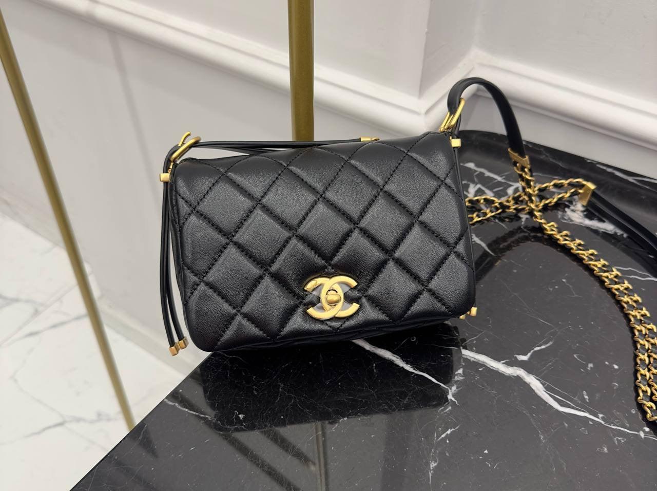 Chanel Küçük Kapaklı Çanta - Glimmer of Luxury