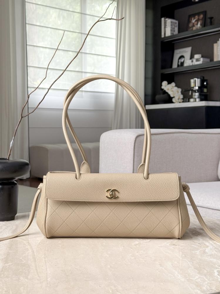 Chanel Urban Essentials Küçük Alışveriş Çantası
