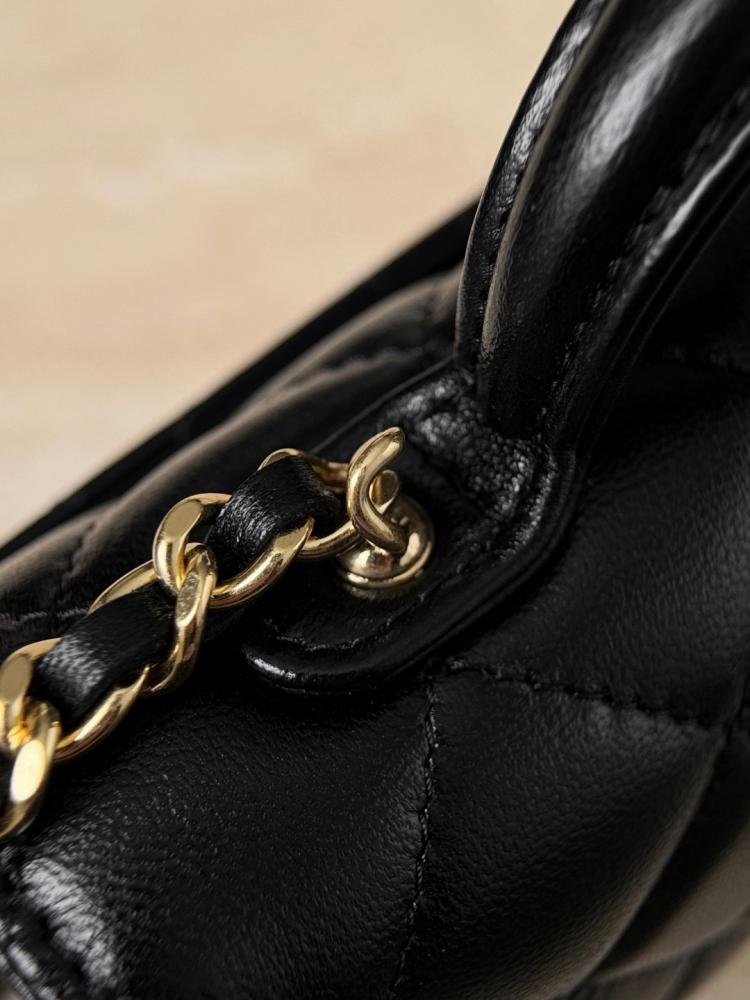 Chanel Chain Handbag 2025/26